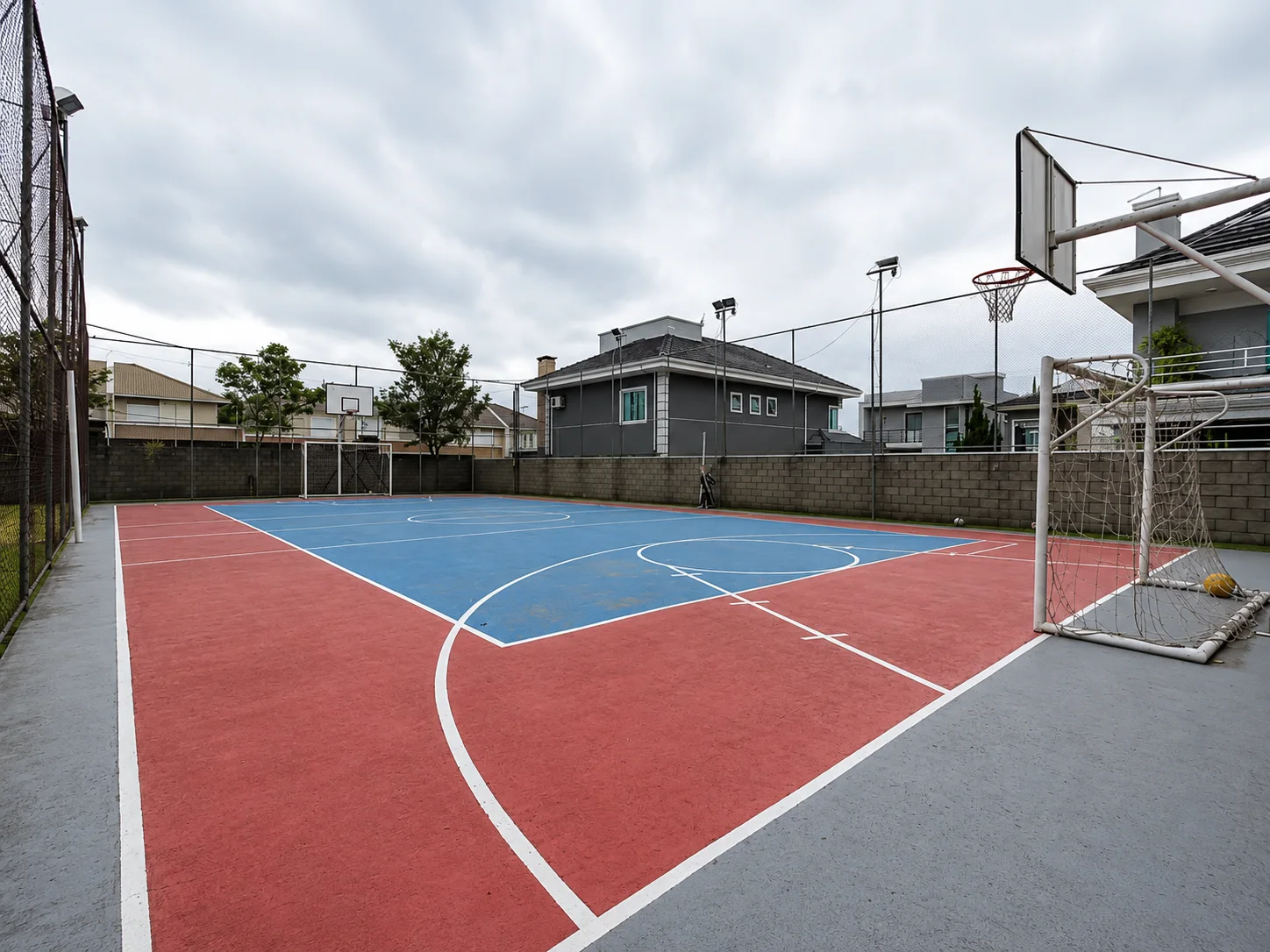 Quadra poliesportiva: futsal, vôlei e basquete